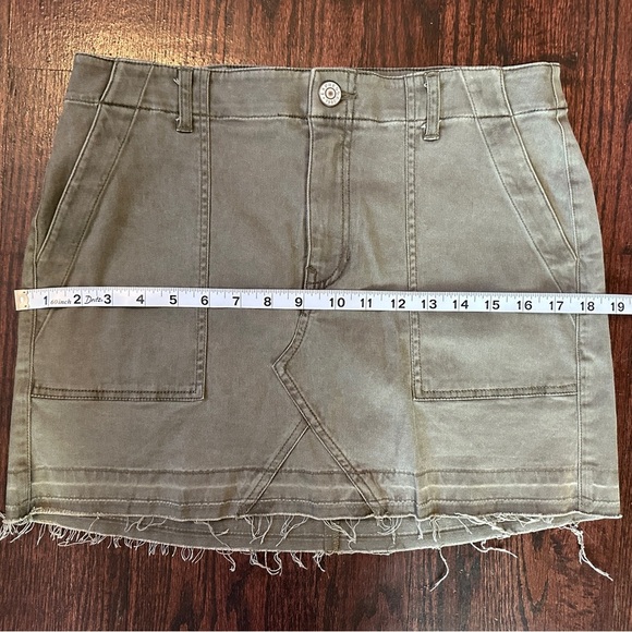Express Straight Mini Mid Rise Olive Green Cargo Skirt Size 6 - Picture 9 of 10